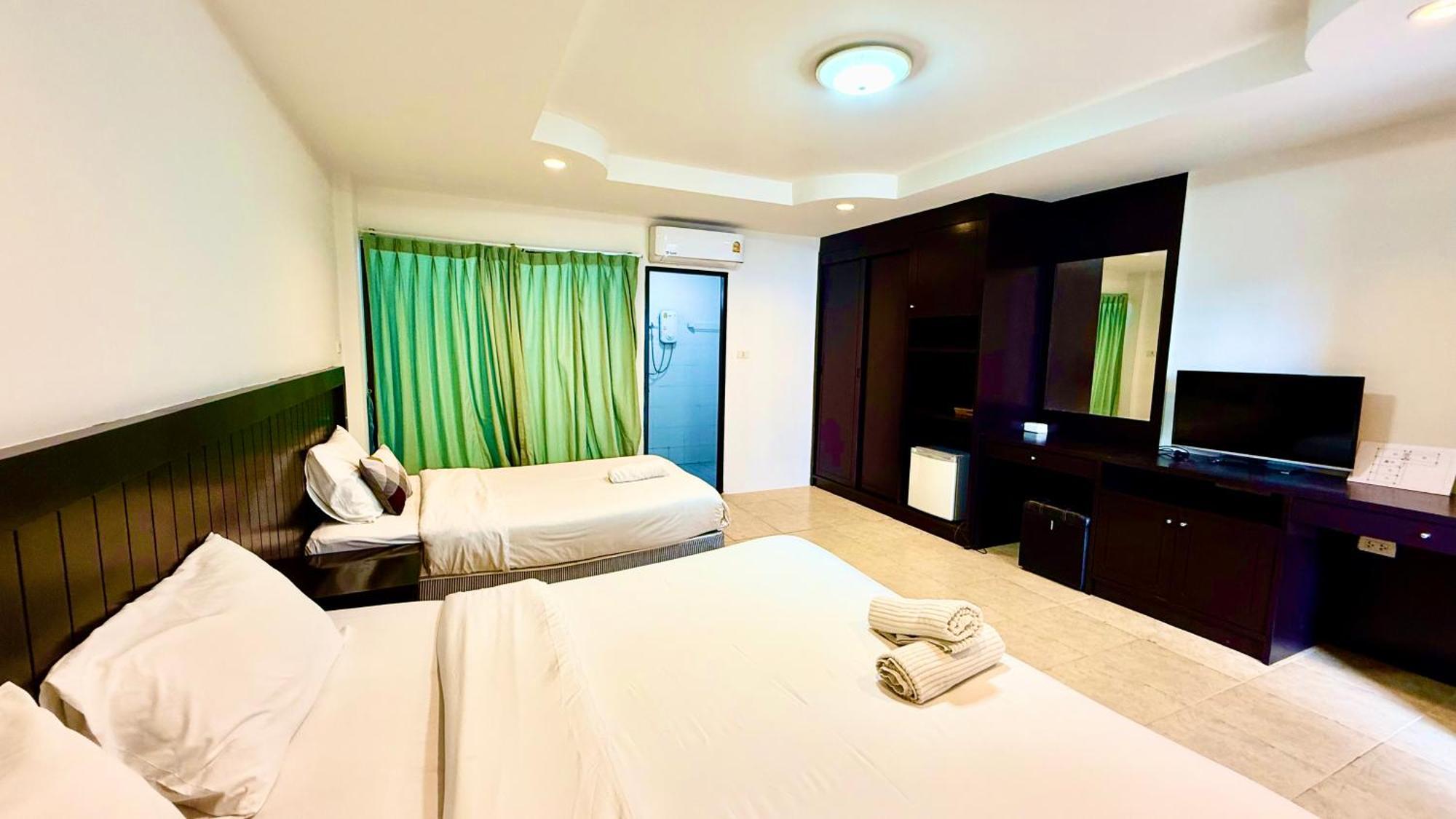 Hill Side Patong Hotel エクステリア 写真
