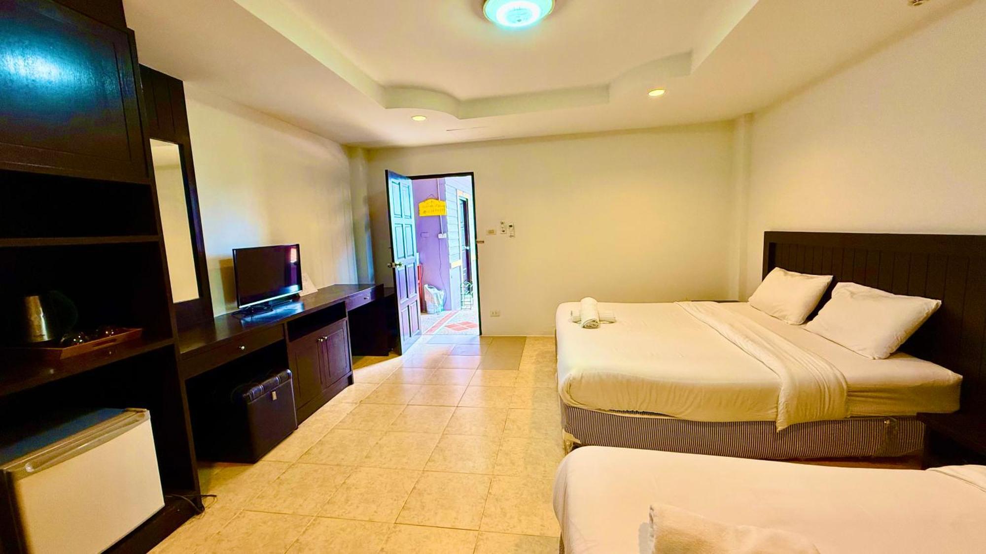 Hill Side Patong Hotel エクステリア 写真