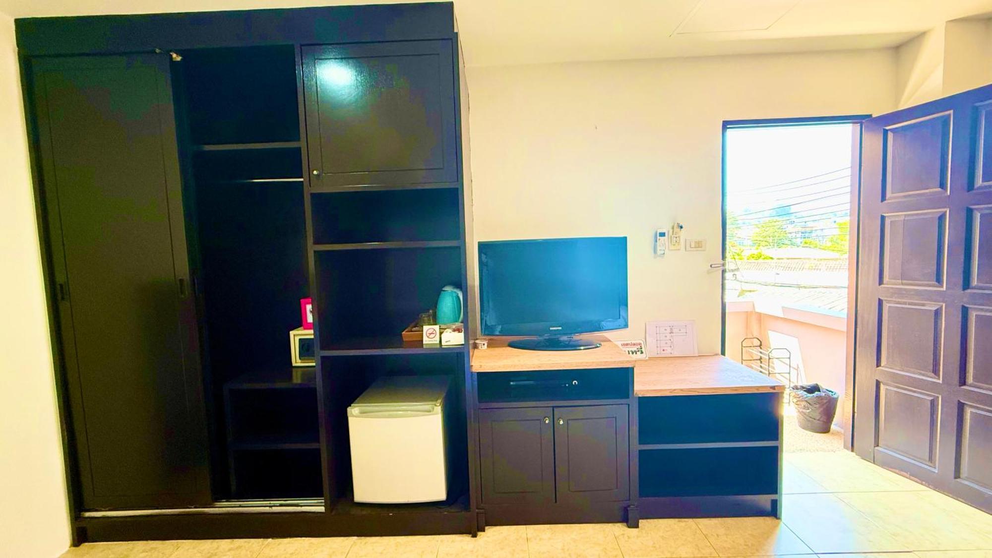 Hill Side Patong Hotel エクステリア 写真