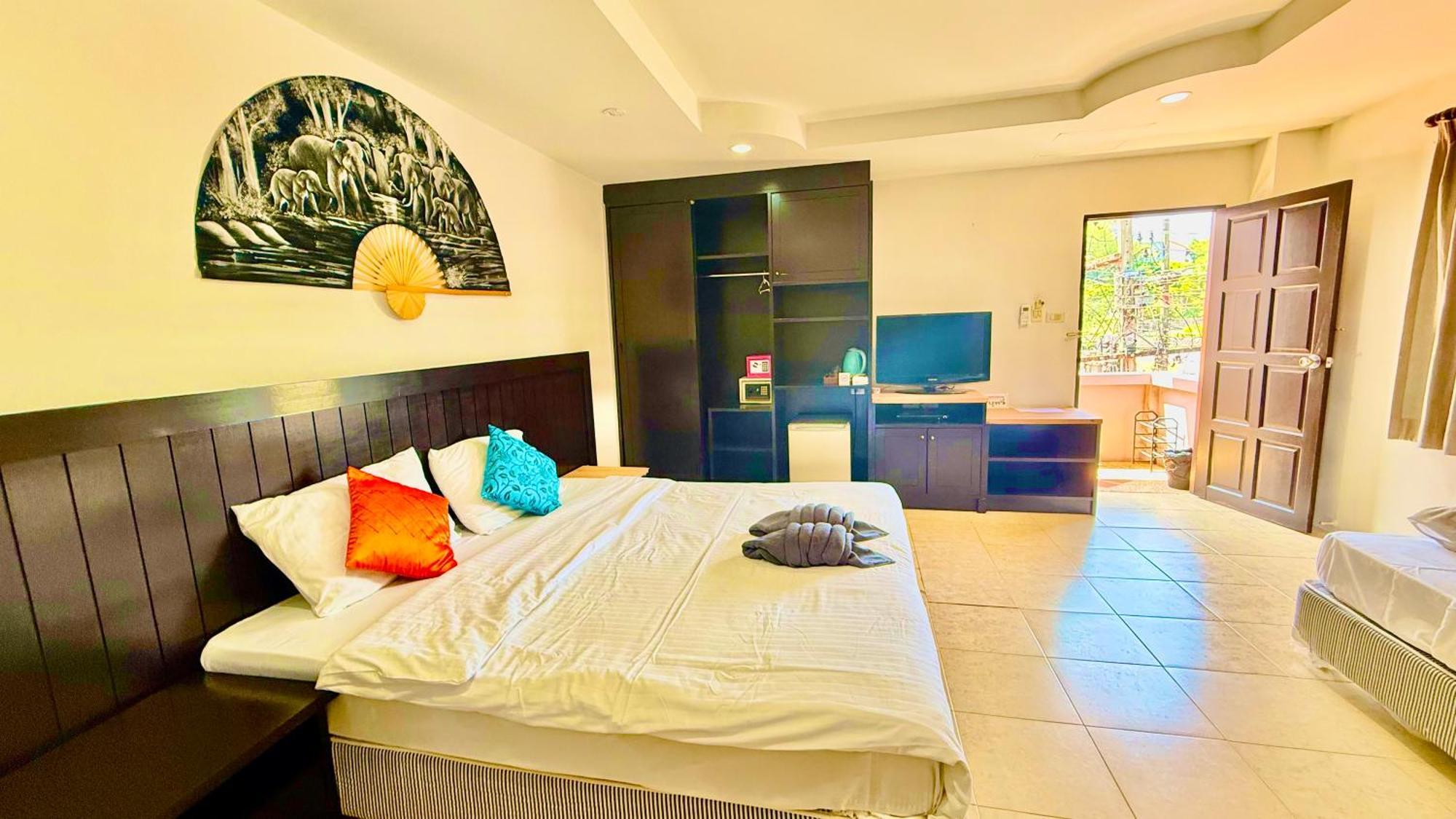 Hill Side Patong Hotel エクステリア 写真