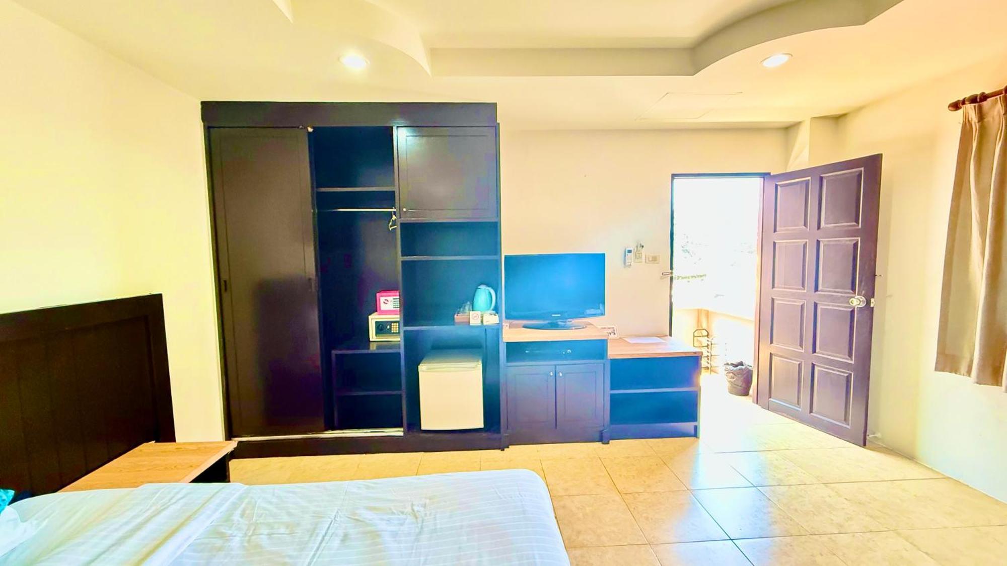 Hill Side Patong Hotel エクステリア 写真