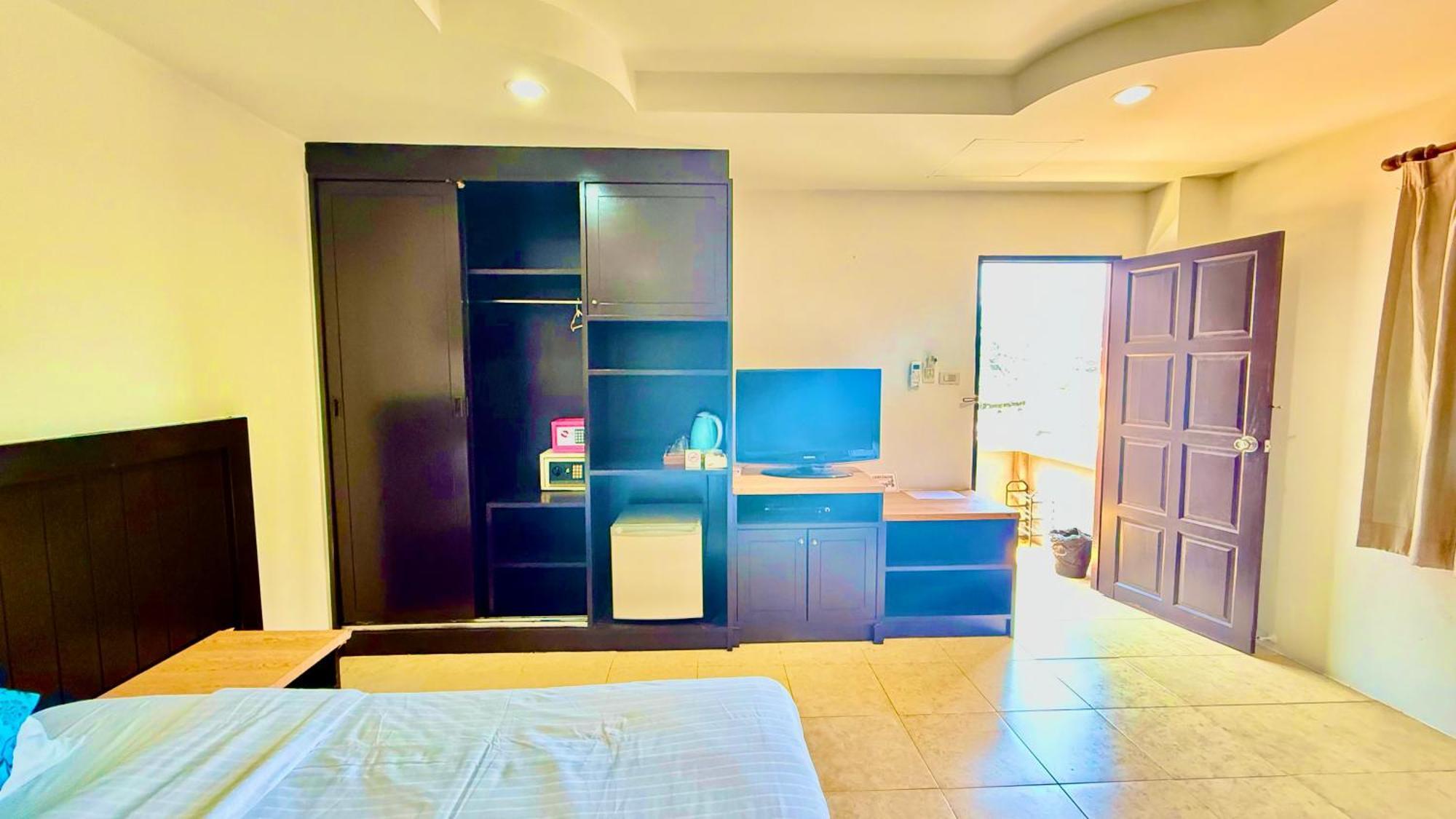 Hill Side Patong Hotel エクステリア 写真