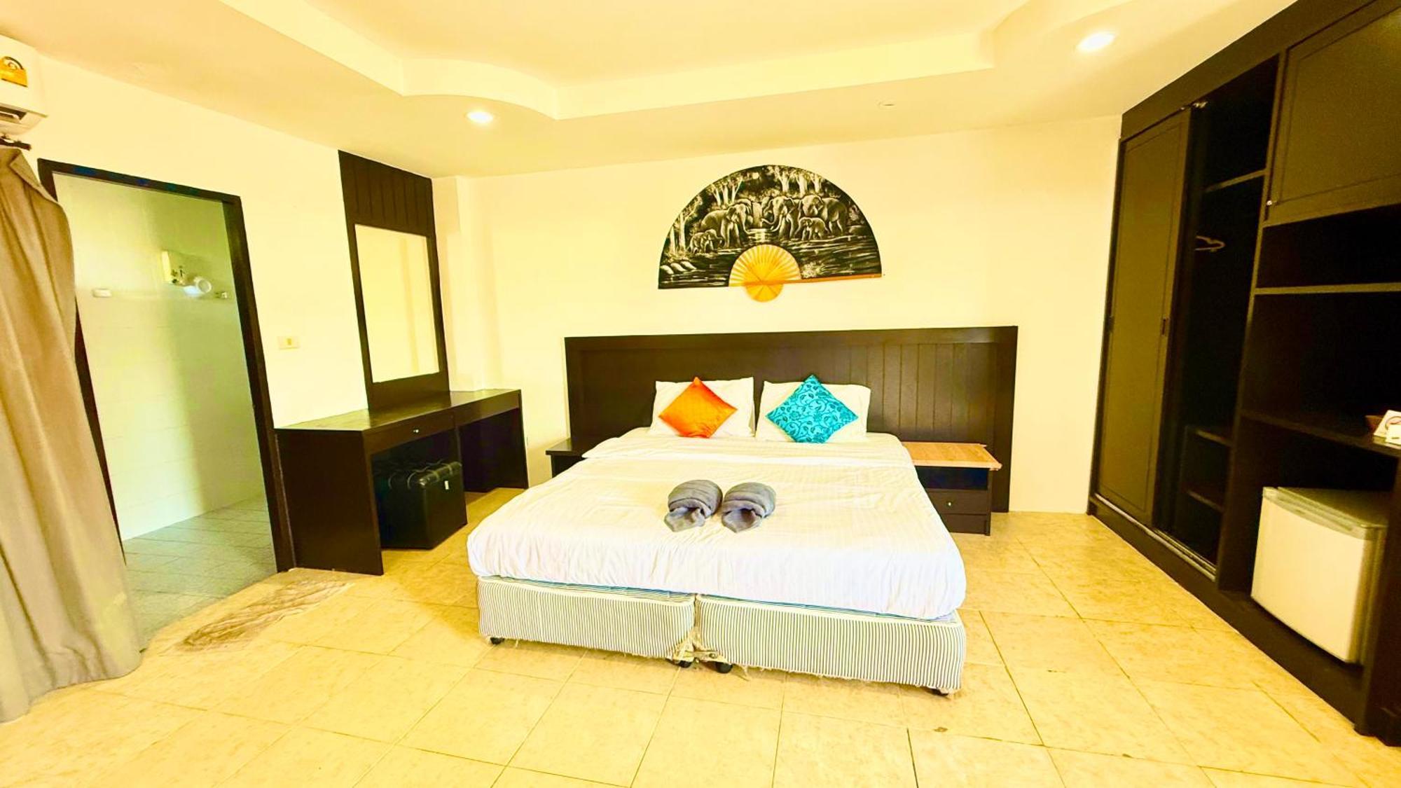 Hill Side Patong Hotel エクステリア 写真