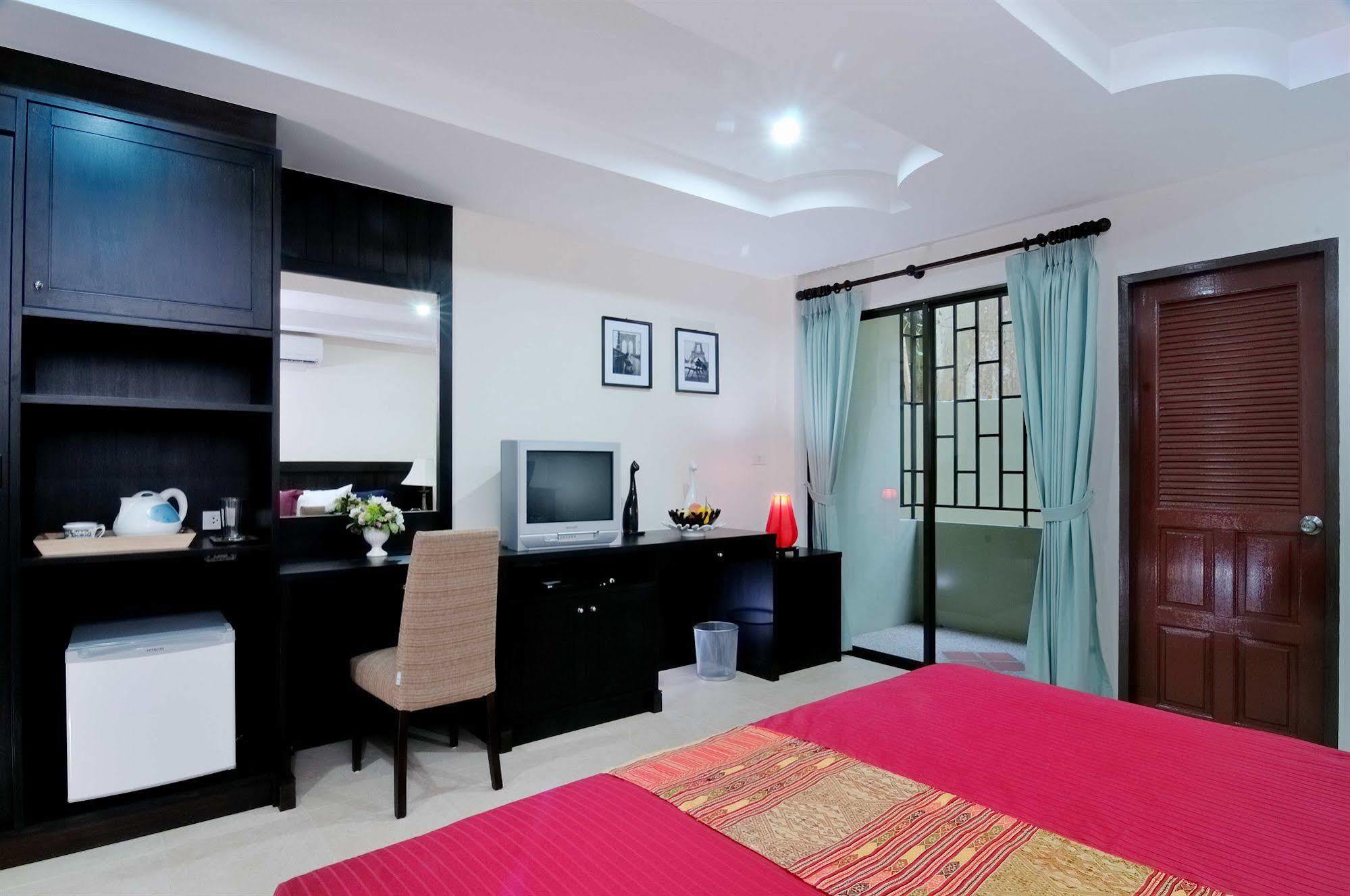 Hill Side Patong Hotel エクステリア 写真
